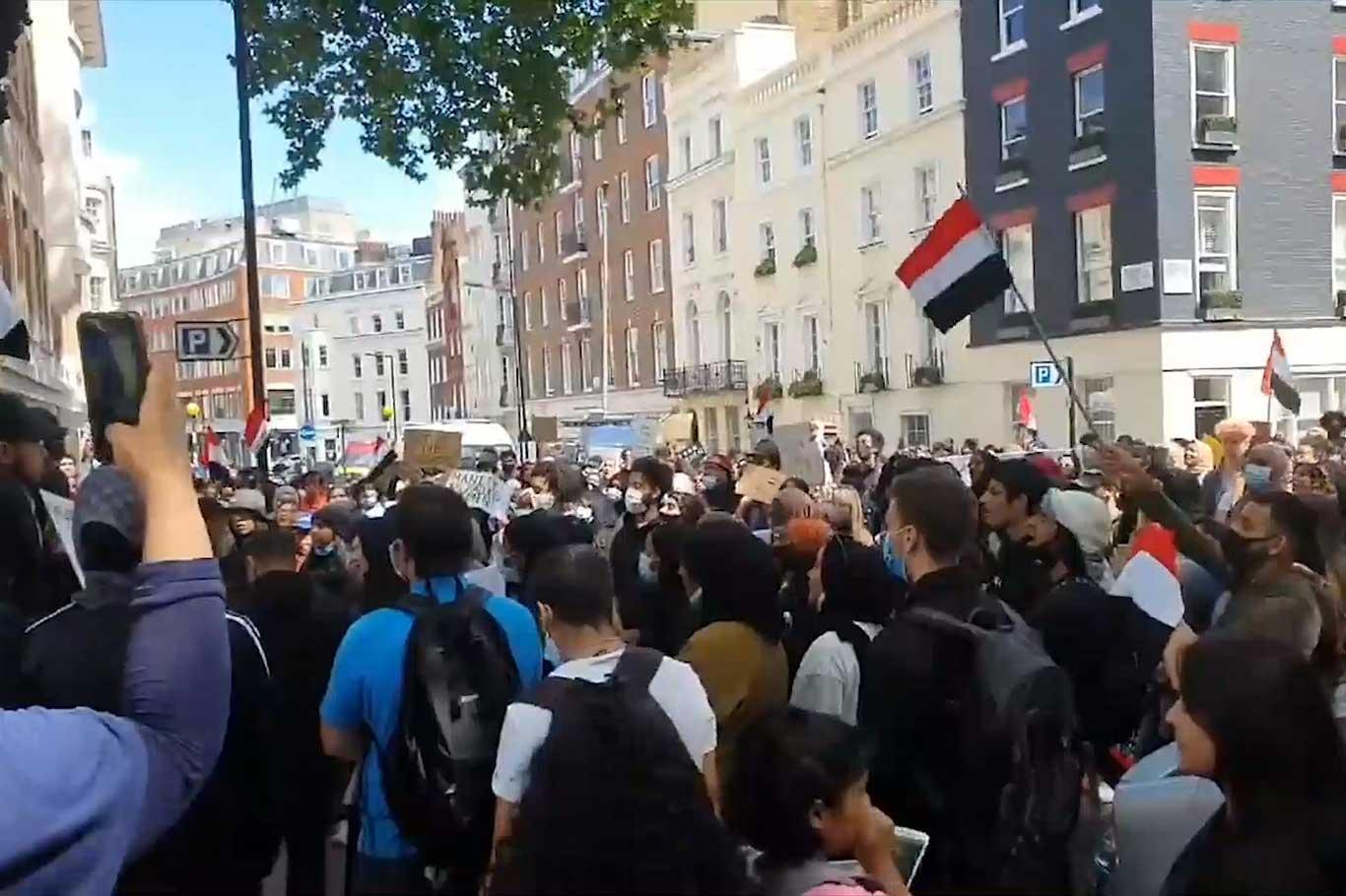 Yemen'e saldırılarını sürdüren Suudi öncülüğündeki koalisyon Londra'da protesto edildi